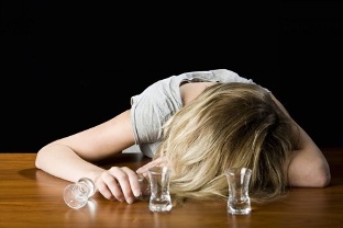 efectele alcoolului asupra organismului feminin