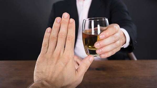 Renunțarea la alcool este decizia corectă, permițându-ți să începi viața cu o masă curată. 